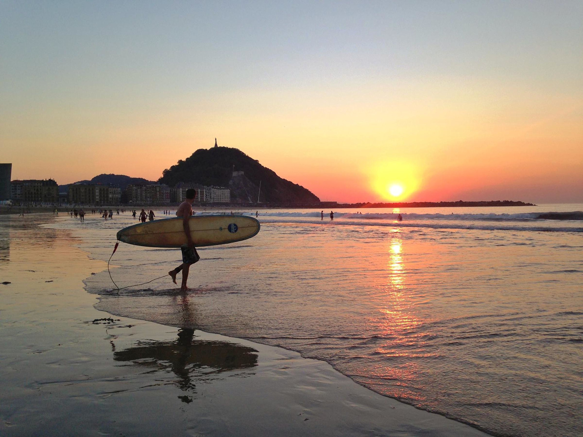 Surfer on Zurriola beach at sunset © @donostiaturismoa