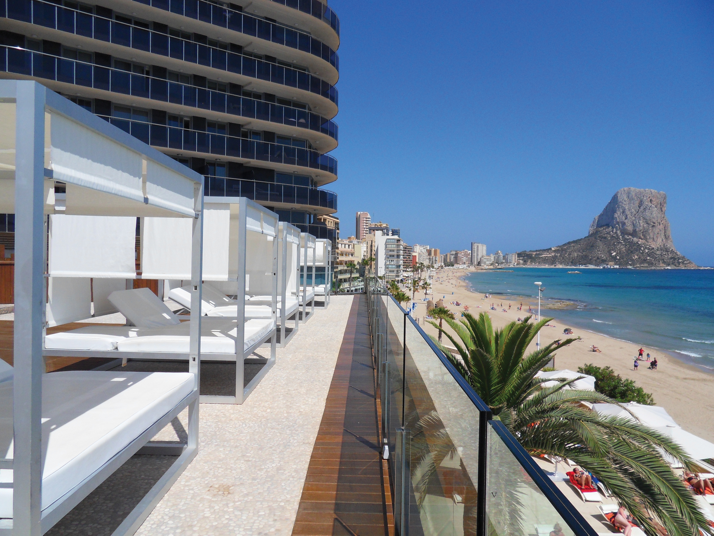 Apartamentos Sol y Mar are fabulously located right alongside the beach in the centre of Calpe