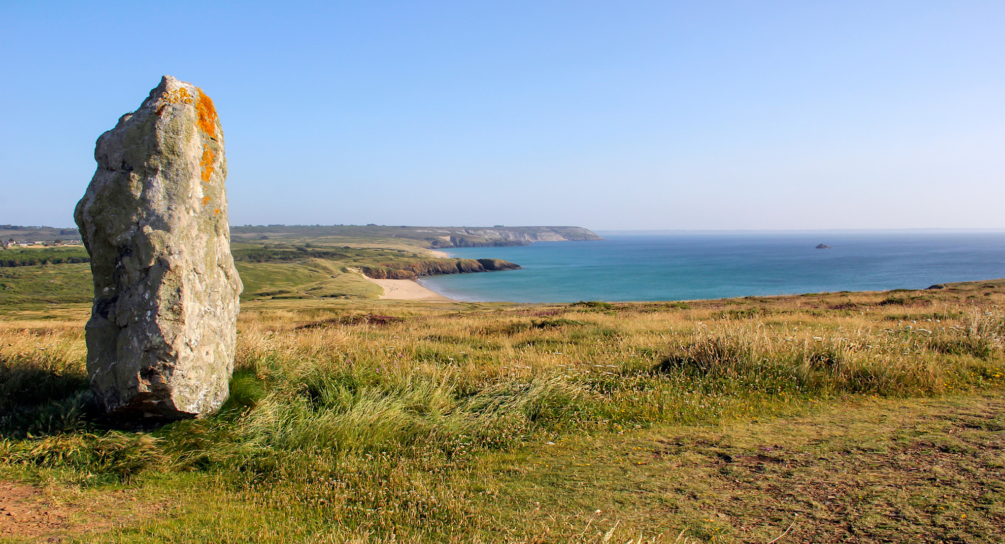 Megalith at Lostmarc'h overlooking Palue beach in Brittany © Donatienne Guillaudeau, BRTC