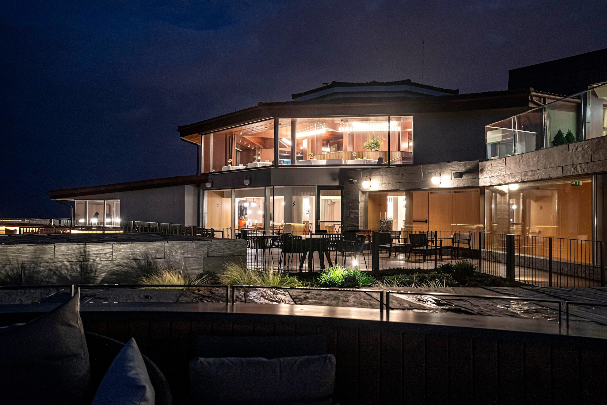 Night view of Akelare restaurant