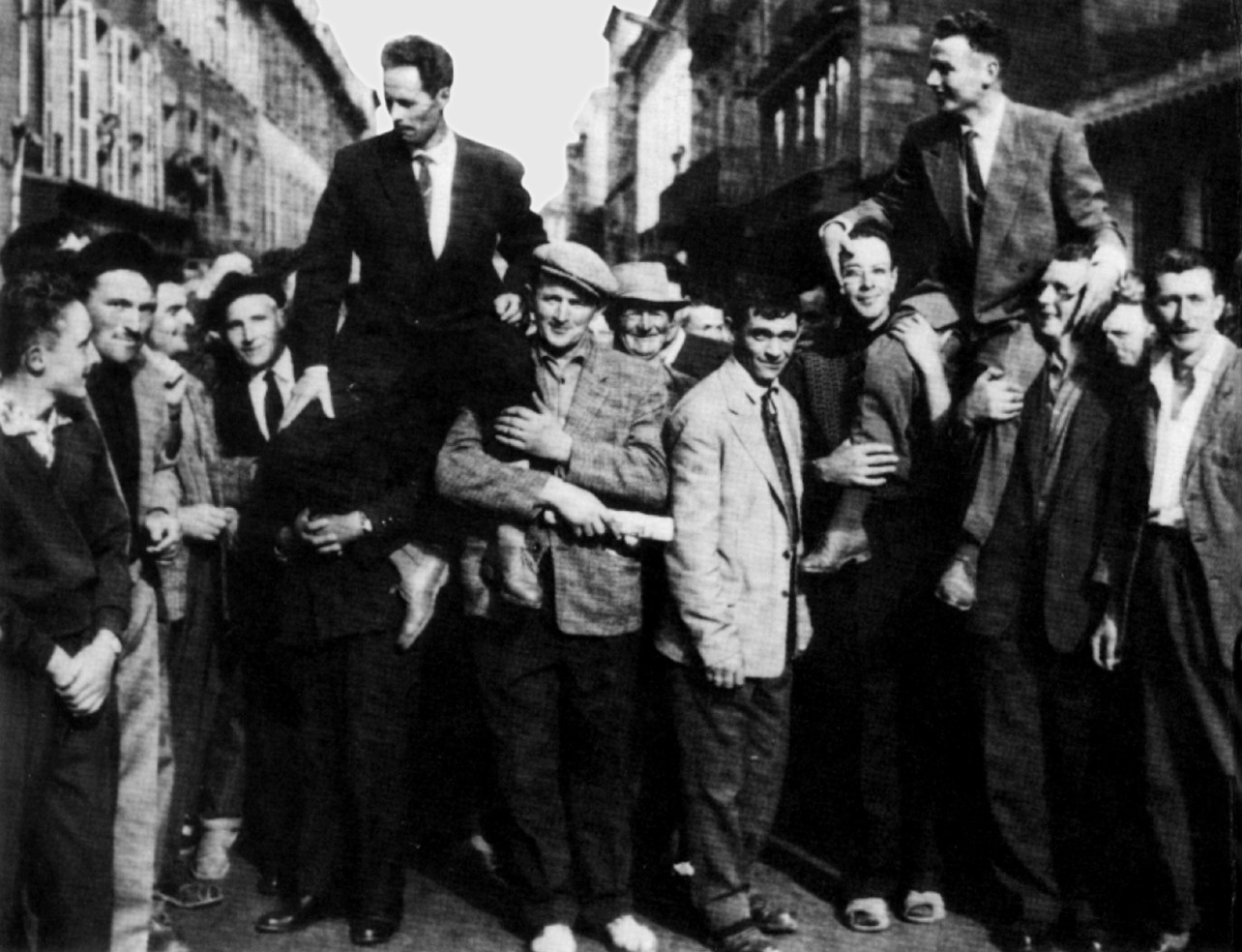 Alexis Gourvennec held aloft