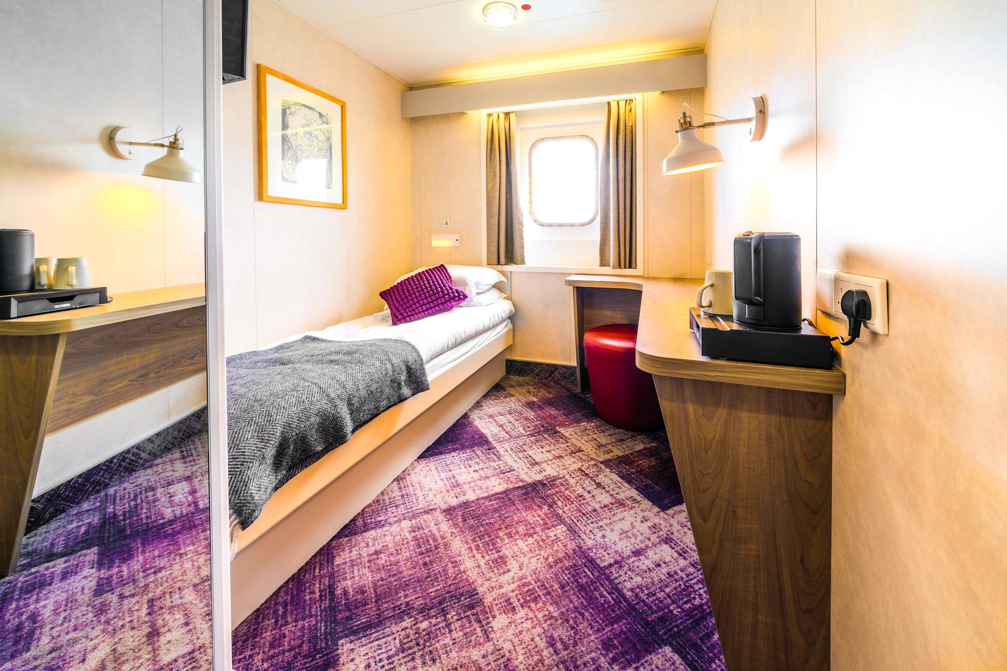 Brittany Ferries 澳洲幸运10十168体彩开奖网 Guernsey Islander 1 berth superior cabin