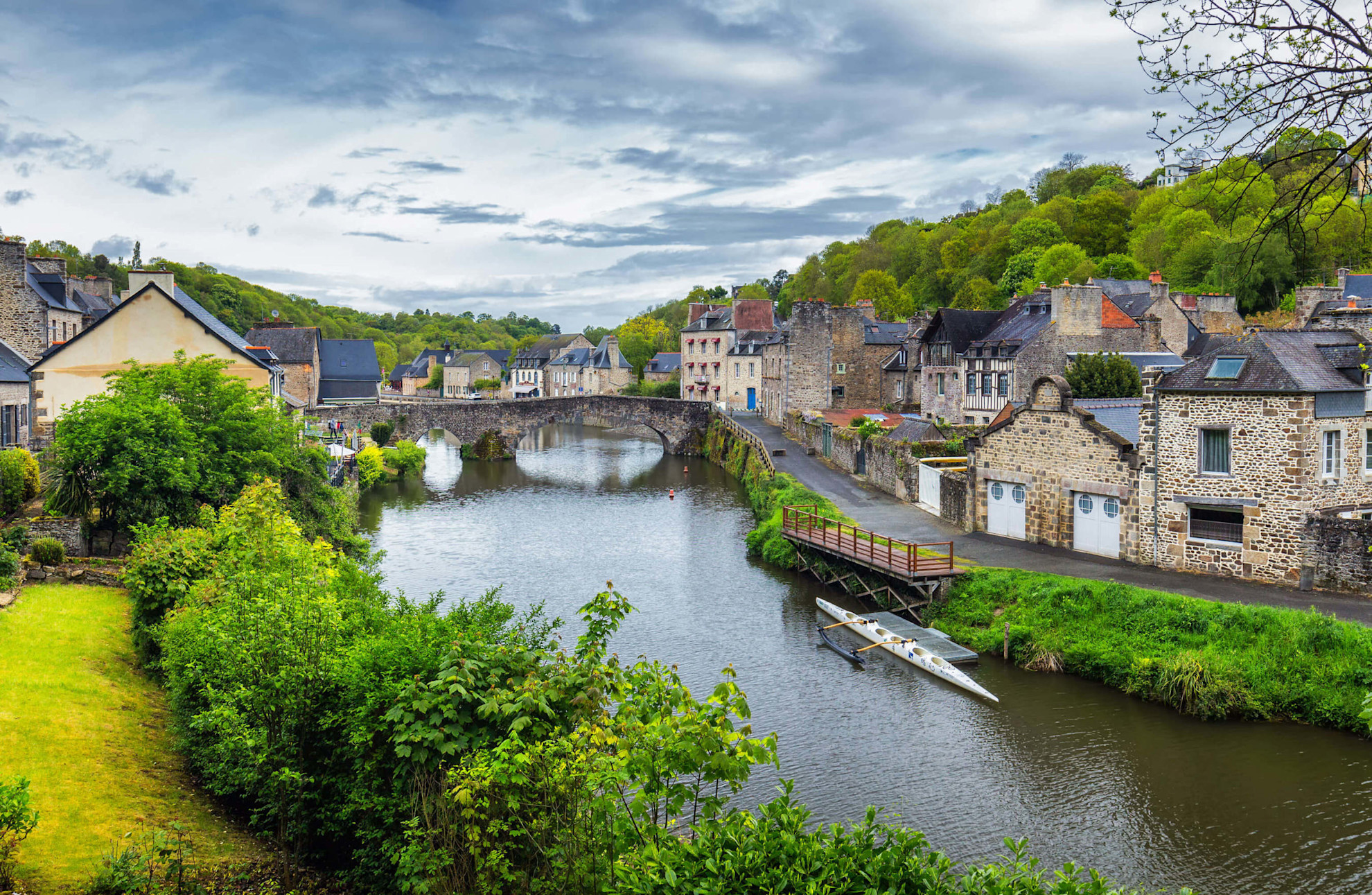 The river Rance flows through the traditional Breton town of Dinan © Shutterstock