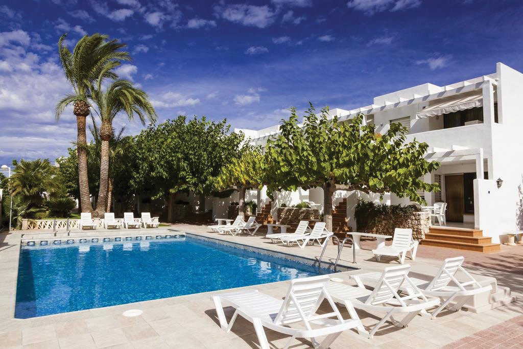 The pool at Apartamentos Els Romers, Benicarló, Costa del Azahar