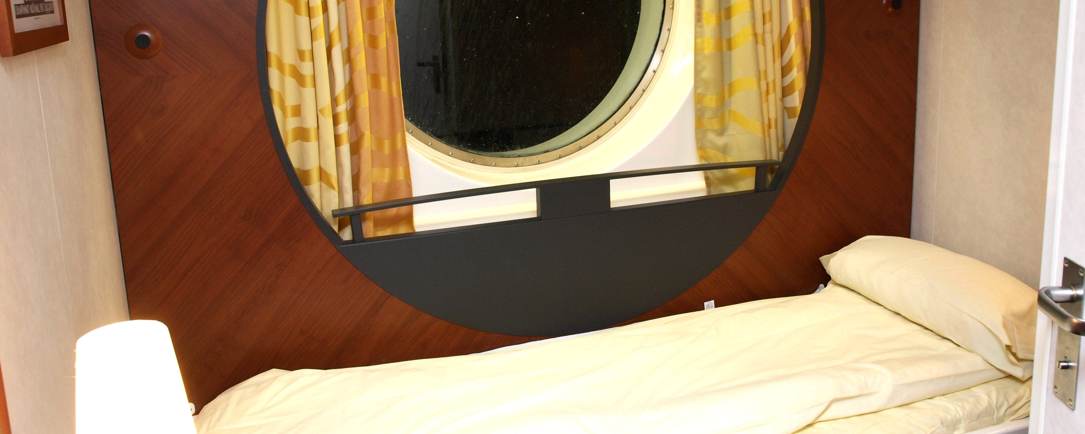 Outside 2 berth cabin on board Pont-Aven