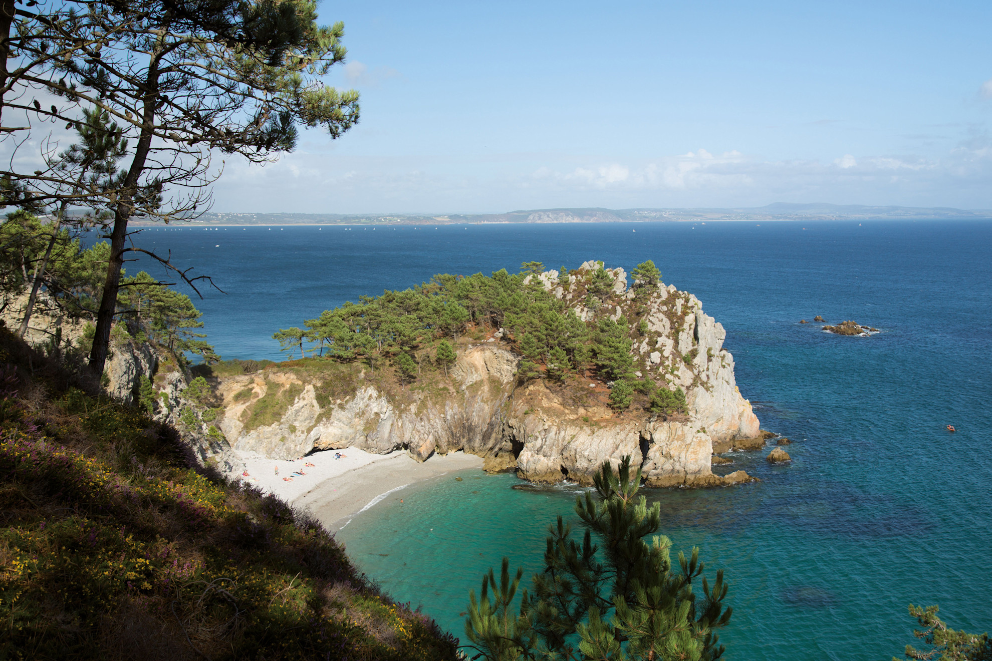 The pebble beach at Pointe de St Hernot ou Ile Vierge on the Crozon peninsula in Brittany