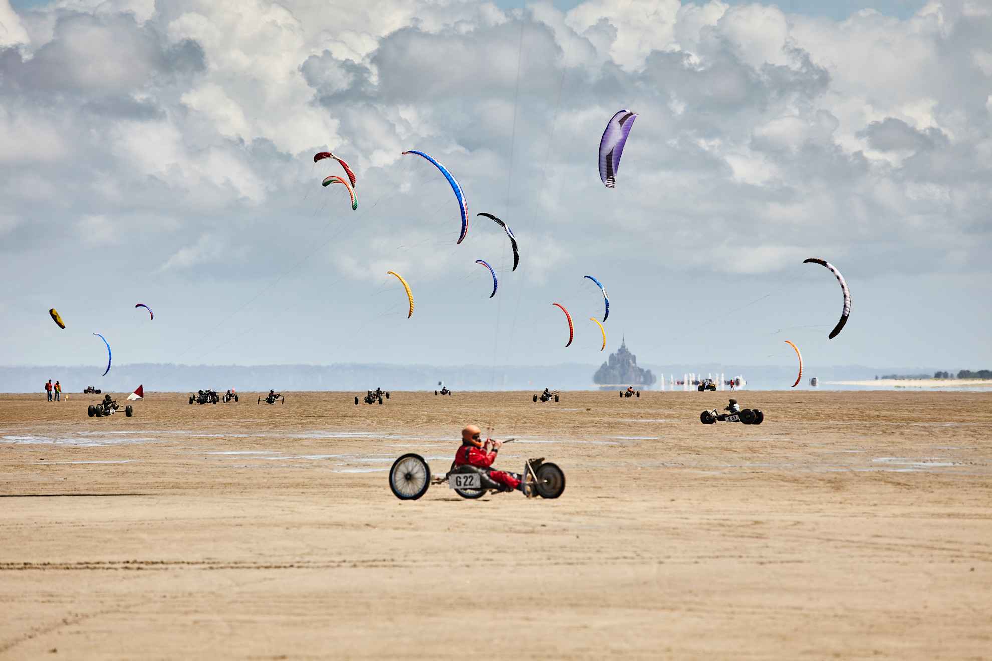 Kite buggying in Mont St Michel bay © Alexandre Lamoureux, BRTC