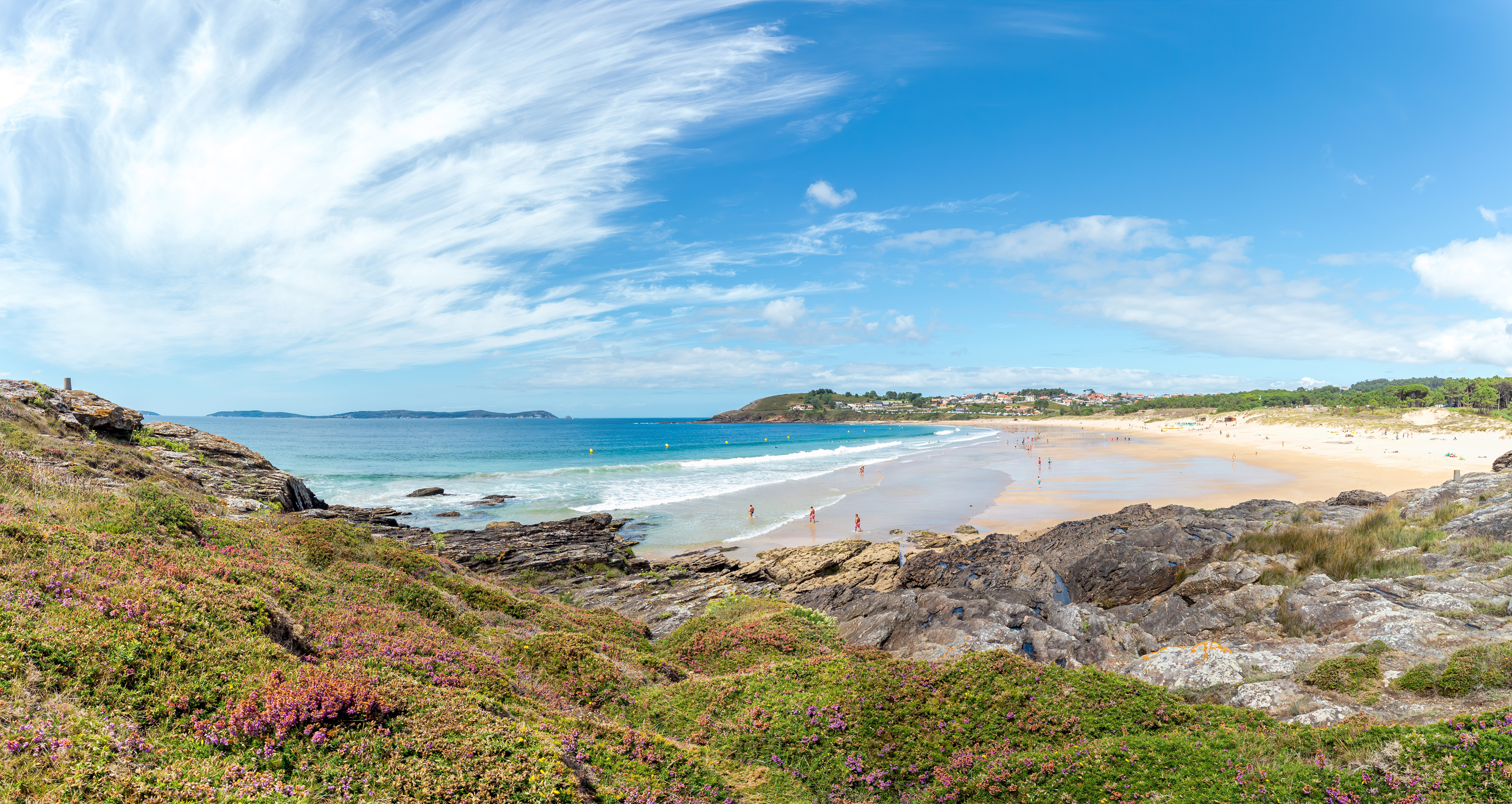 Montalvo beach in Sanxenxo, Galicia © Shutterstock
