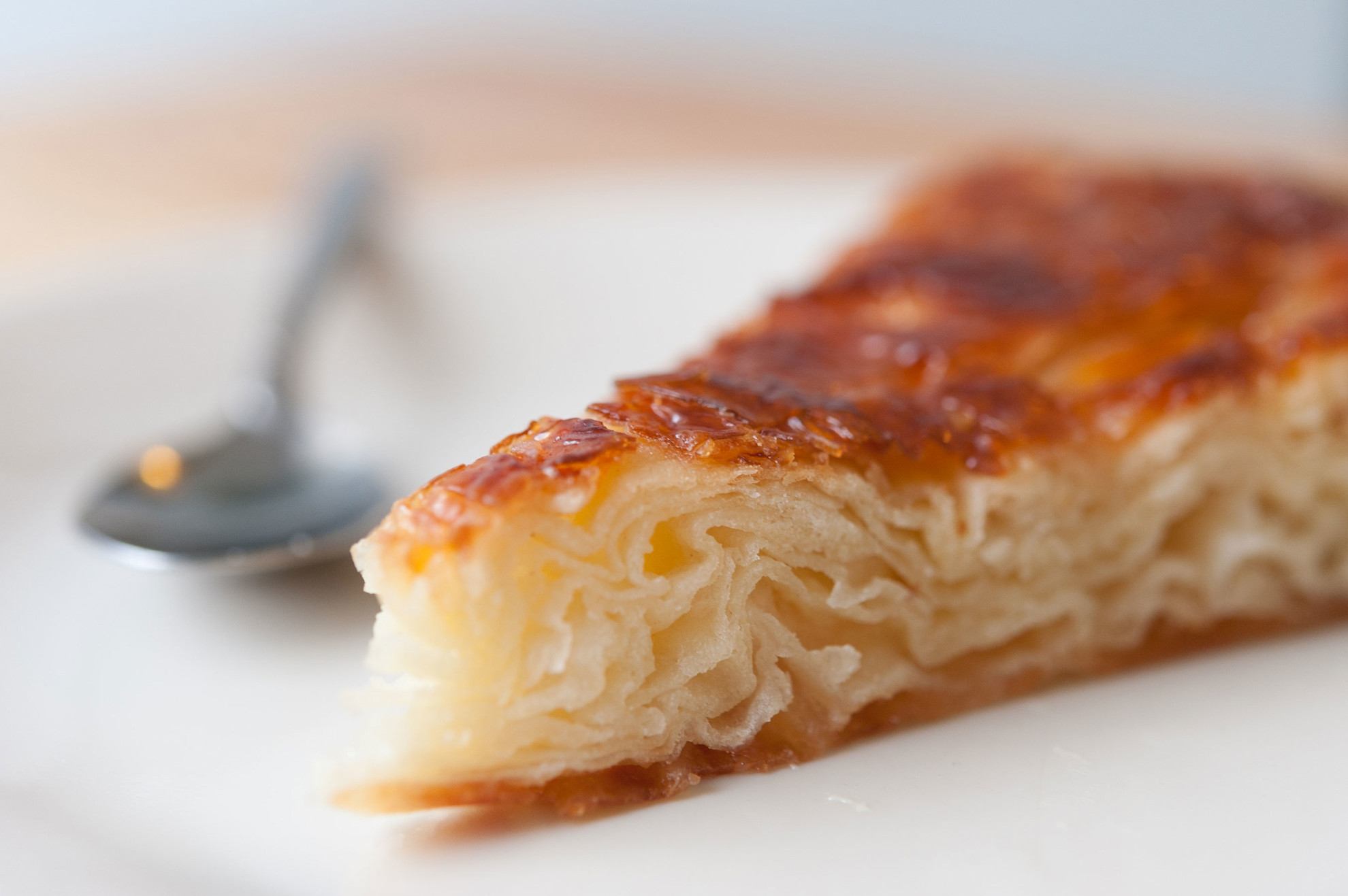 Slice of kouign amann © Emmanuel Berthier, BRTC
