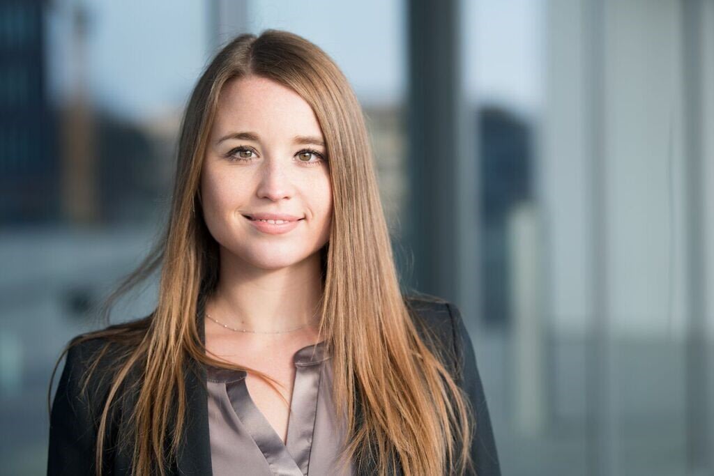 Karina Vogl - Headshot