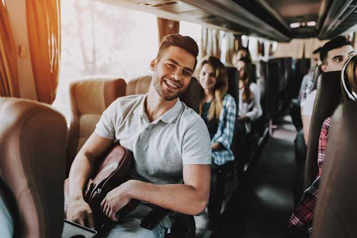 How do students travel to Edinburgh?