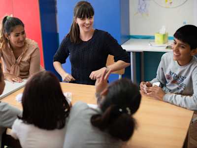 English teacher with refugees