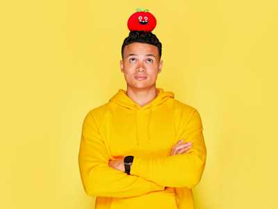 Jermaine Jernas wearing yellow for the Yellow Team.