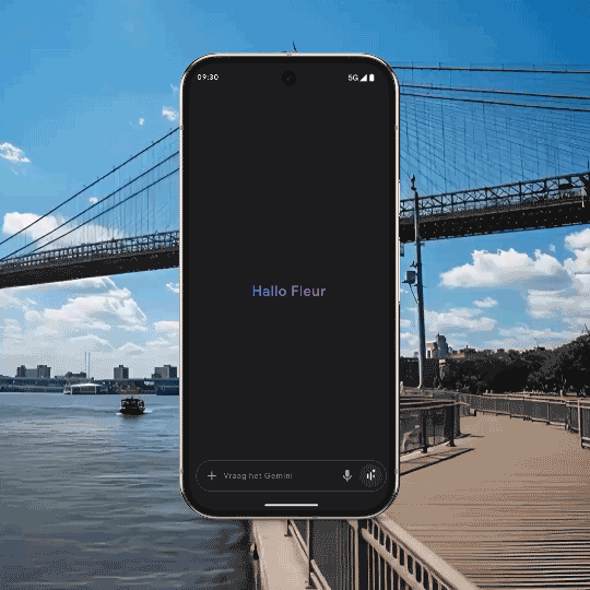 Telefoon scant de Brooklyn Bridge in New York en geeft extra informatie met Google Gemini