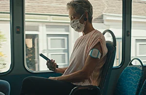 Betty in de bus verbonden met het ziekenhuis via 5G