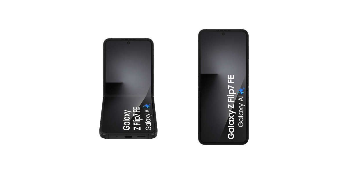 Een zwarte Samsung Galaxy Z Flip7 FE gedeeltelijk opengeklapt naast eentje die helemaal is opengeklapt.