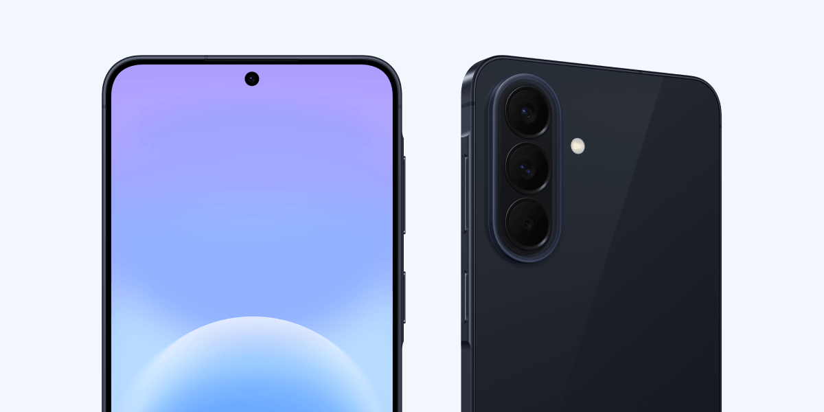 De voor en achterkant van de donkerblauwe Samsung Galaxy A57