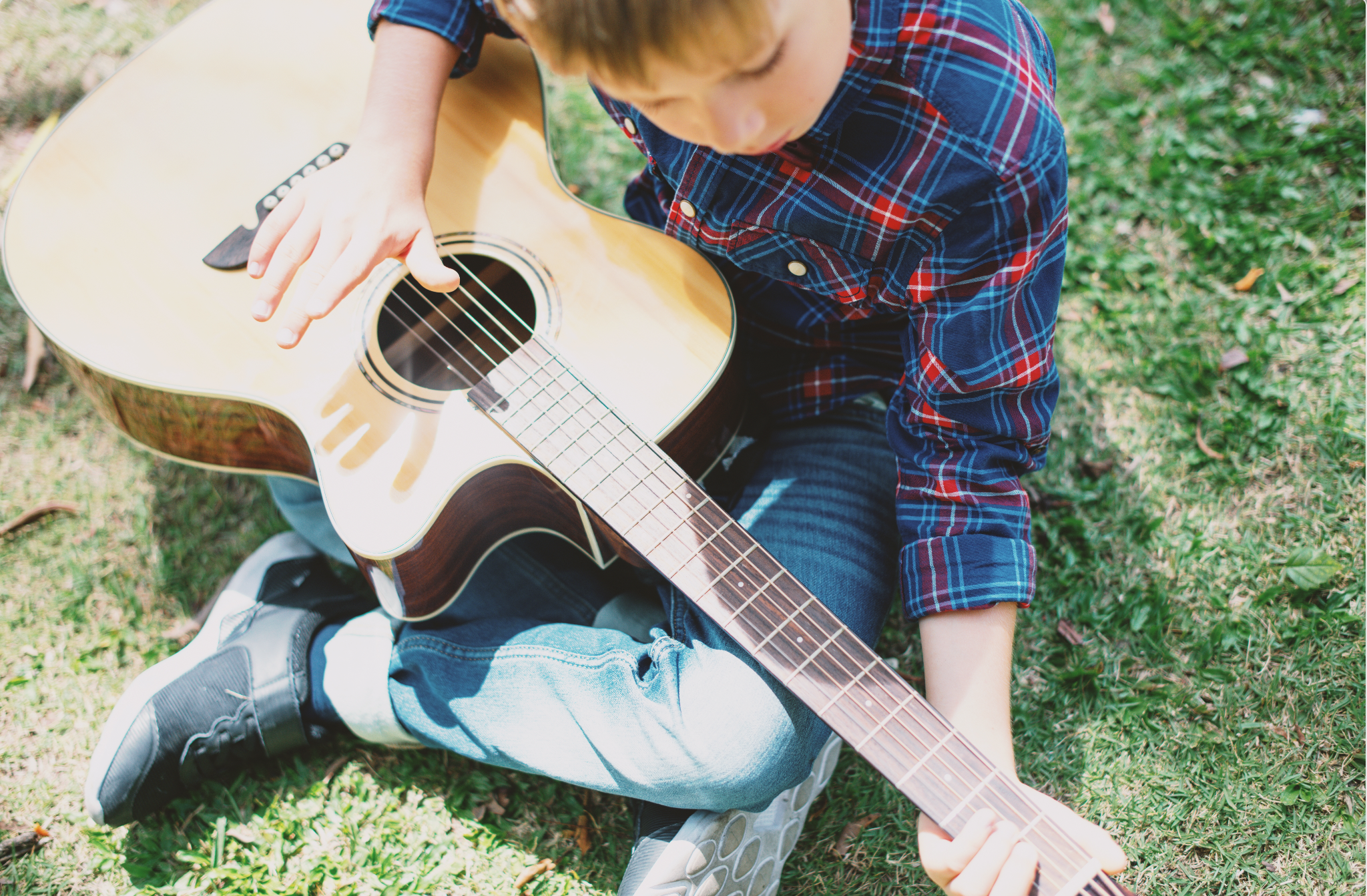 unschooling ideas - boy playing guitar