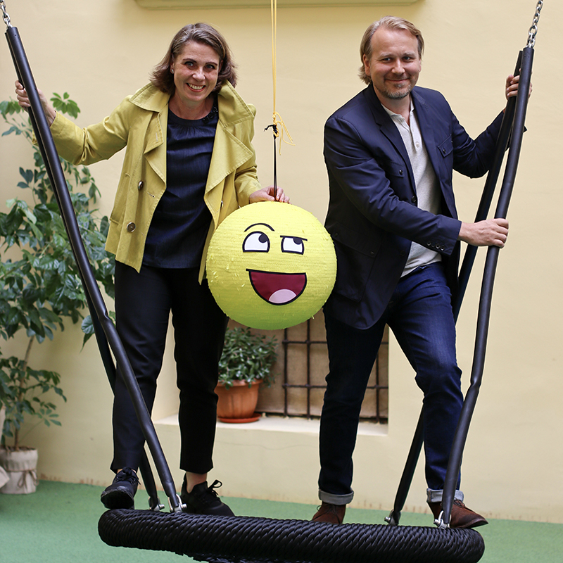 Erkki Ikäheimo ja Elina Björklund 800x800 text liftup shape