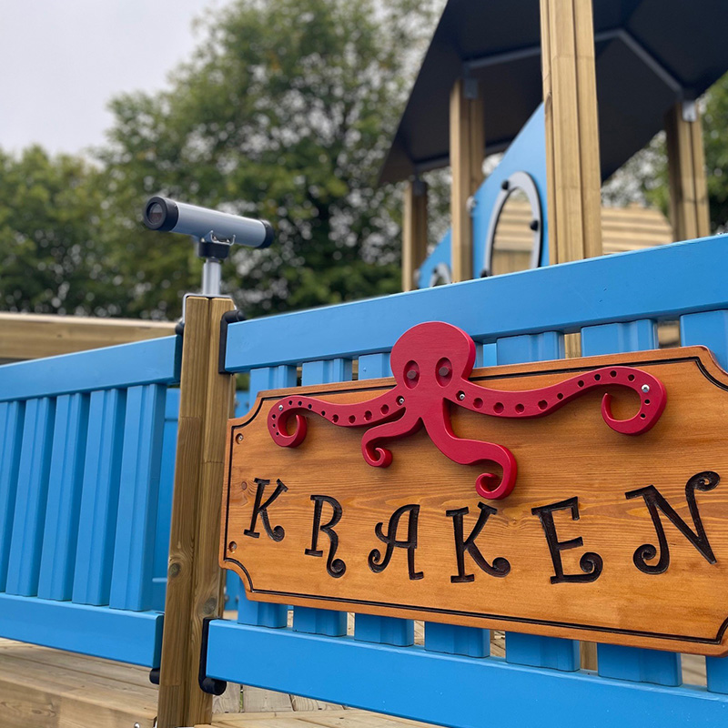 Flora ship called Kraken in Marstrand, Sweden Närbild på namnet Kraken på Flora skepp