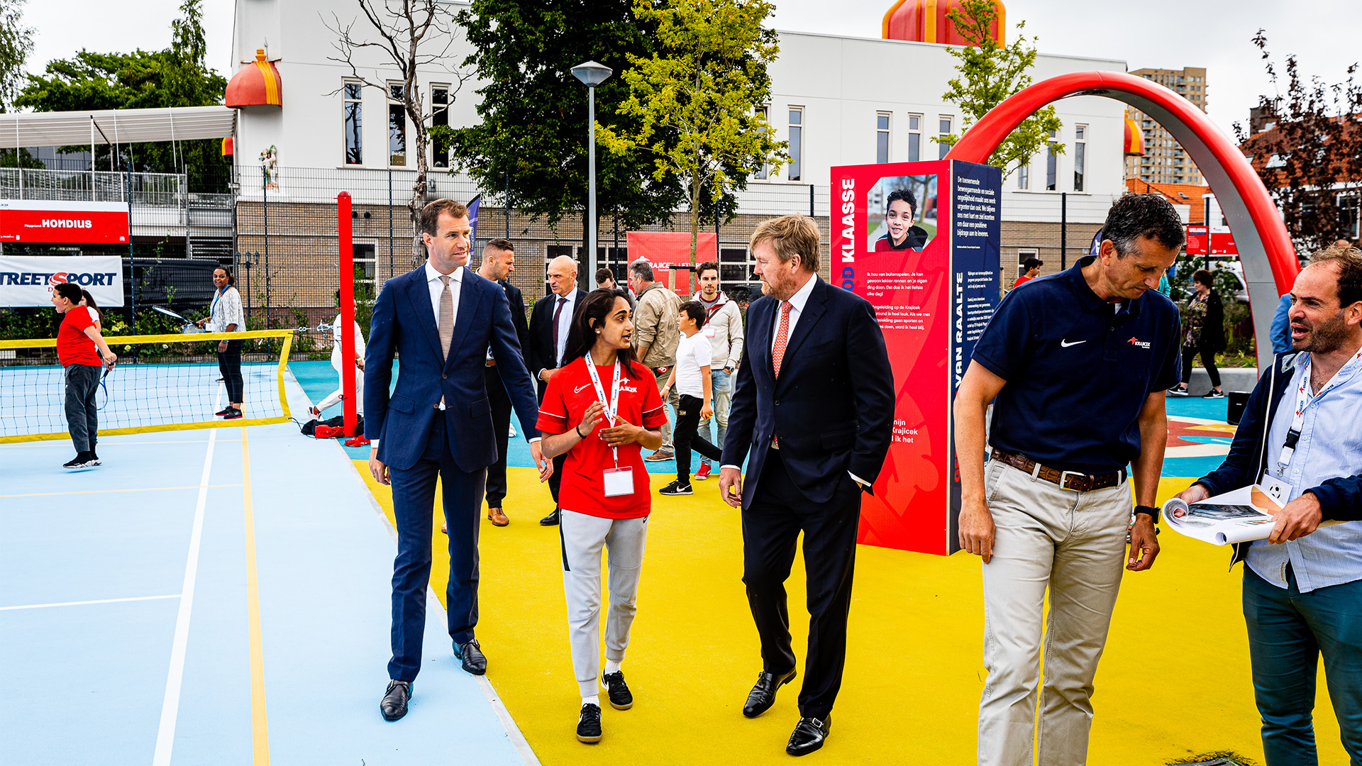 1482-NL-Sona-Playground Hondius-2022-146 1920x1080 His Majesty the King walking by The Lappset Sona