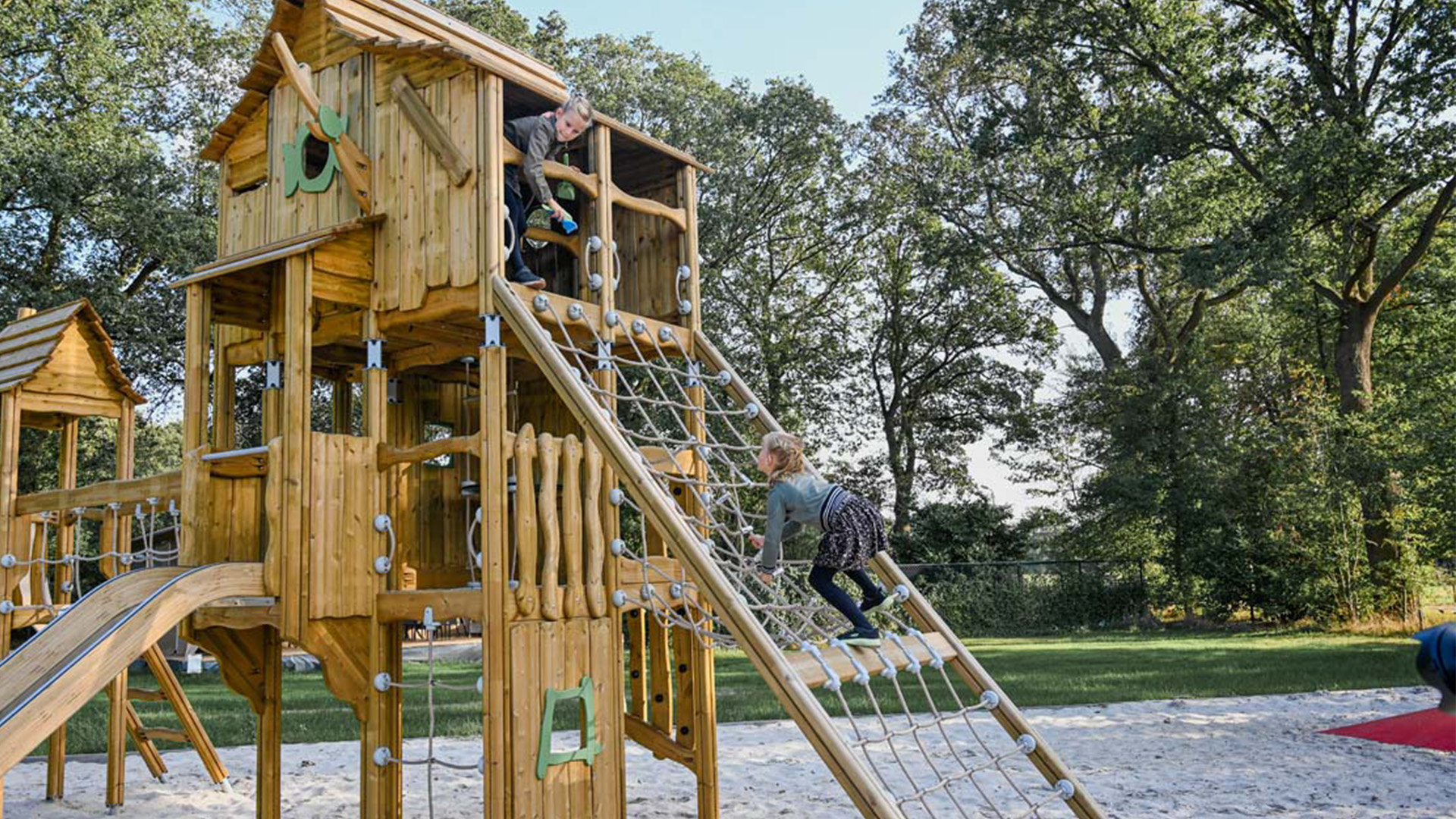 Flora+unpainted+-+Kattenbergsehoeve+Markelo-10 Children playing the Flora Natural Tone Tower | Markelo, The Netherlands