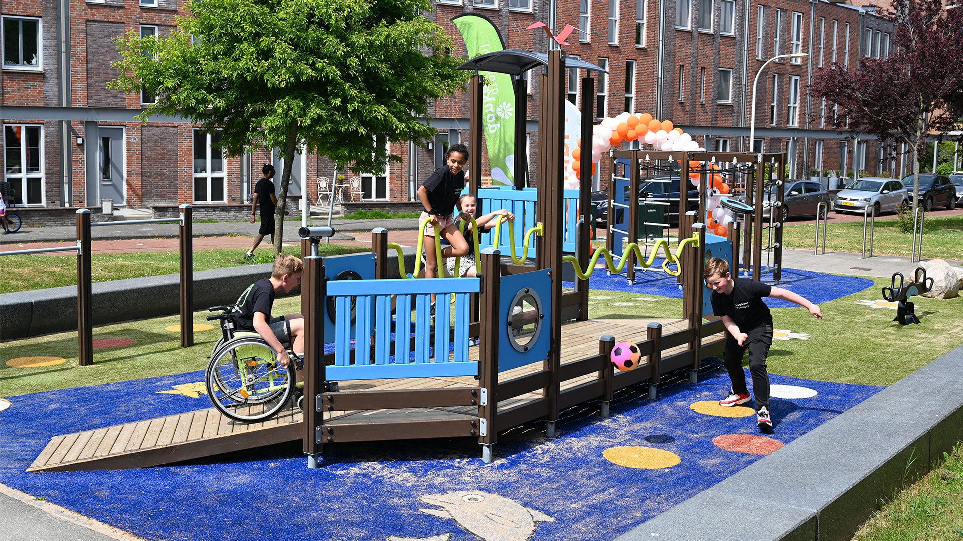 Katschiplaan 1 Children playing on inclusive Lappset playground equipment | Katschiplaan, The Hague, NL | Lappset Nederland