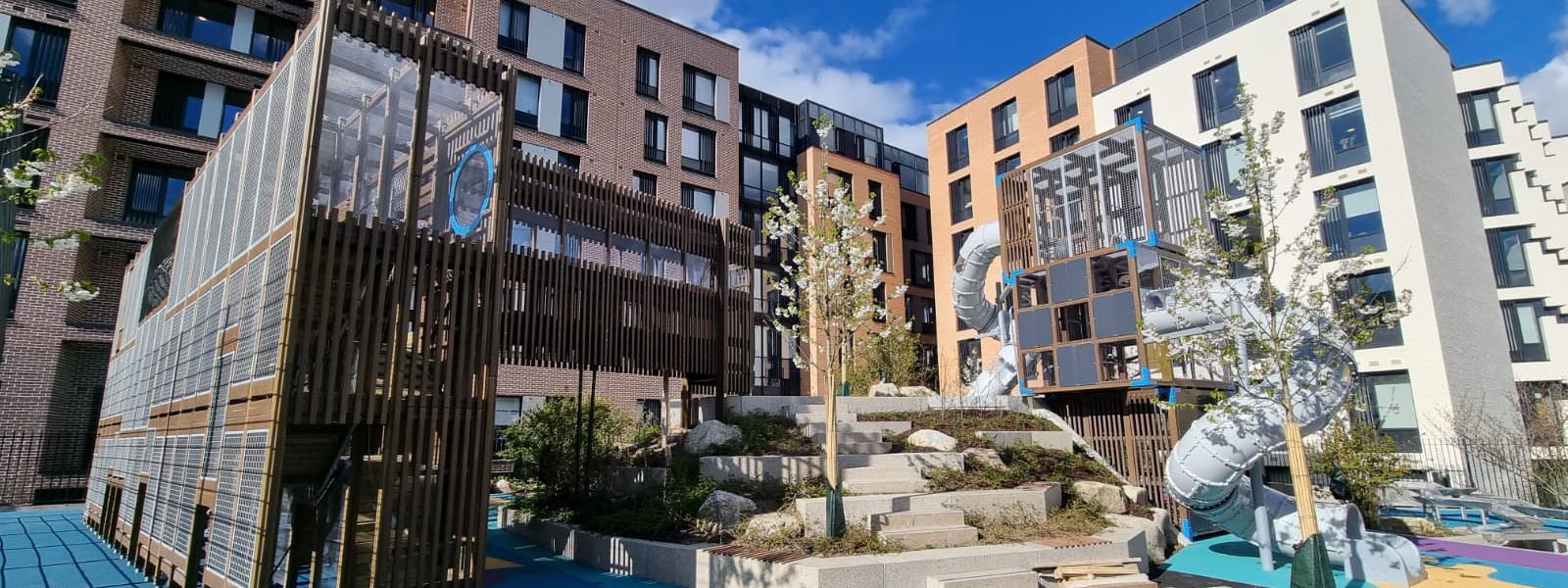 Lappset Vertical Maze Diamond Park i Dublin. Bilde av vår kanalpartner AllPlay i Irland.