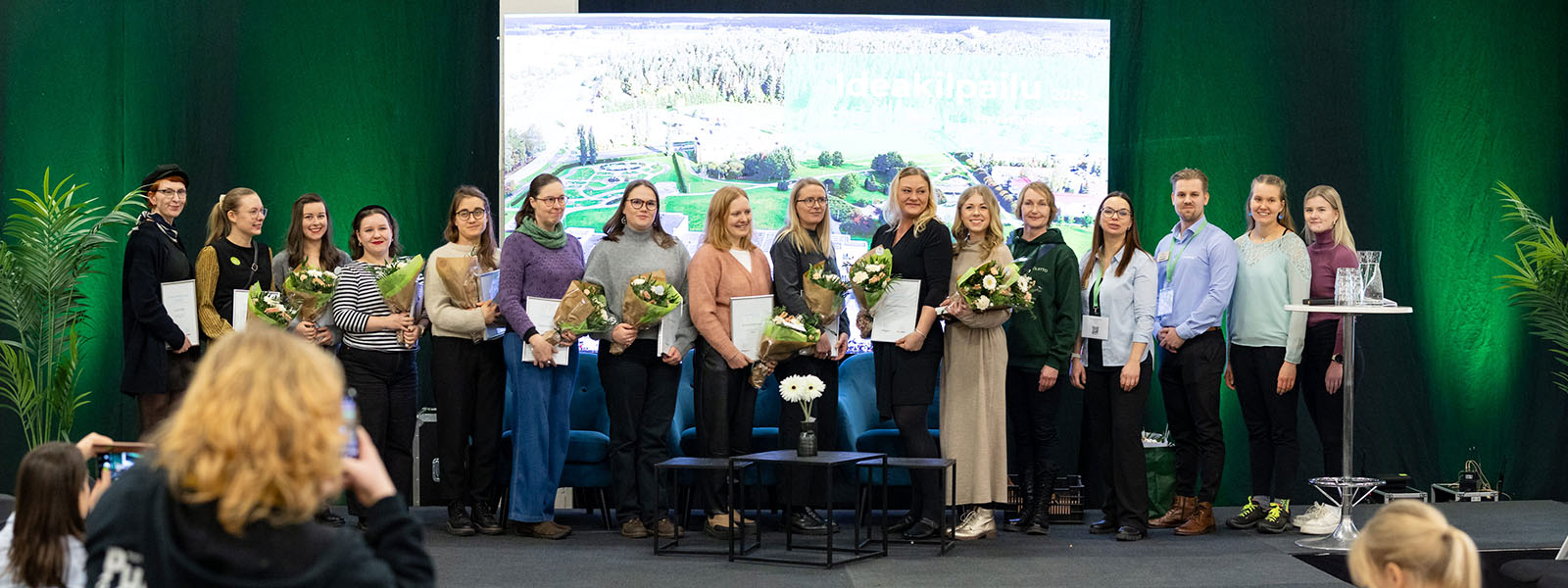 Lappsetin ideakilpailun palkintojenjako 2025 Lappsetin ideakilpailun voittajat ja järjestäjät yhteiskuvassa. Opiskelijoiden työt nousivat kilpailussa esiin oivaltavuudellaan.