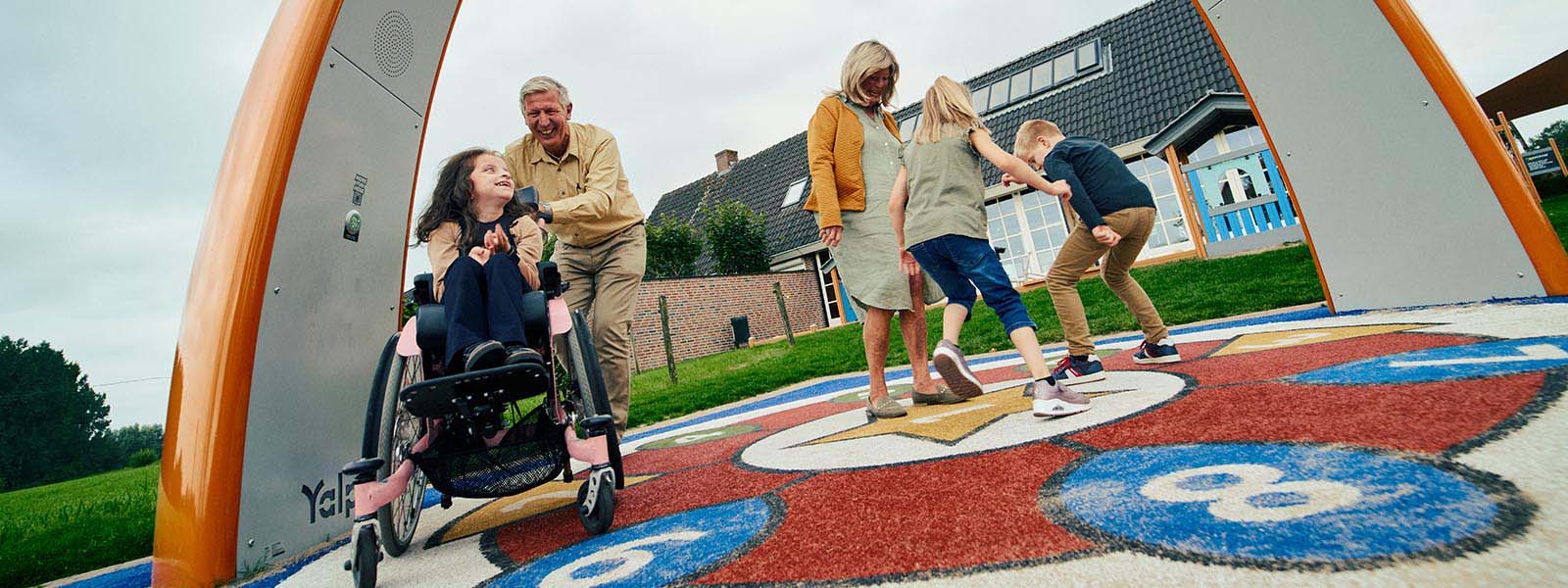 Sona inkluderende lekeplass Nederland barn eldre Inkluderende lekeplass med en Sona i Nederland