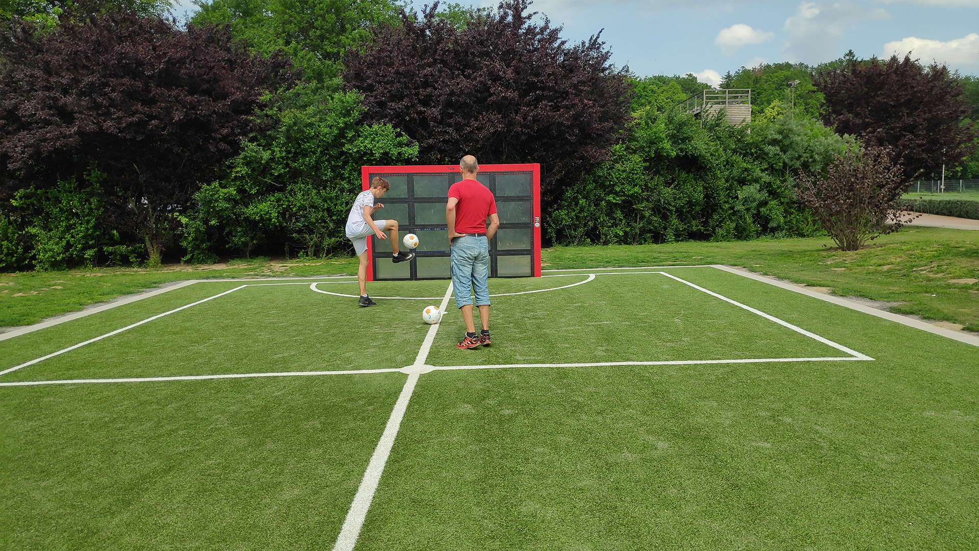 1052-DE-Sutu-Arni Interaktiv Treffpunk-2018-389 Father and son playing on the LAppset Sutu | Arnsberg, Germany | Lappset GmbH