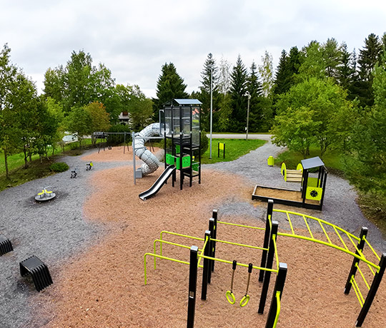 Un parc public à Ylöjärvi, en Finlande, offre aux enfants et aux adultes la possibilité de pratiquer des activités physiques