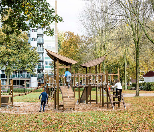 Flora enschede playgroundinoneday Children playing on the Flora