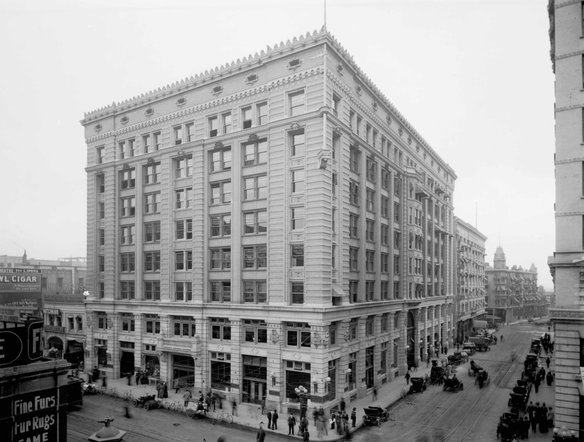 This ten-story, Beaux-Arts style building was originally a bank, constructed in 1903 for Herman W. Hellman, a German-born financier and businessman who became one of Los Angeles’ wealthiest residents. 