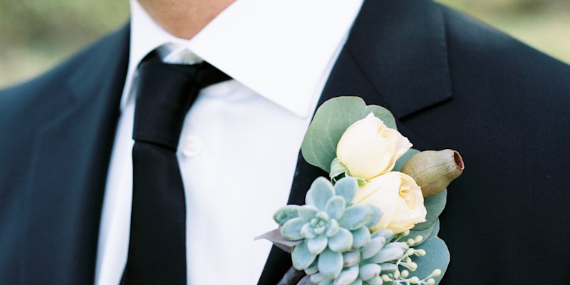 Bräutigam Styling - Boutonnière - Austin Gros Photography