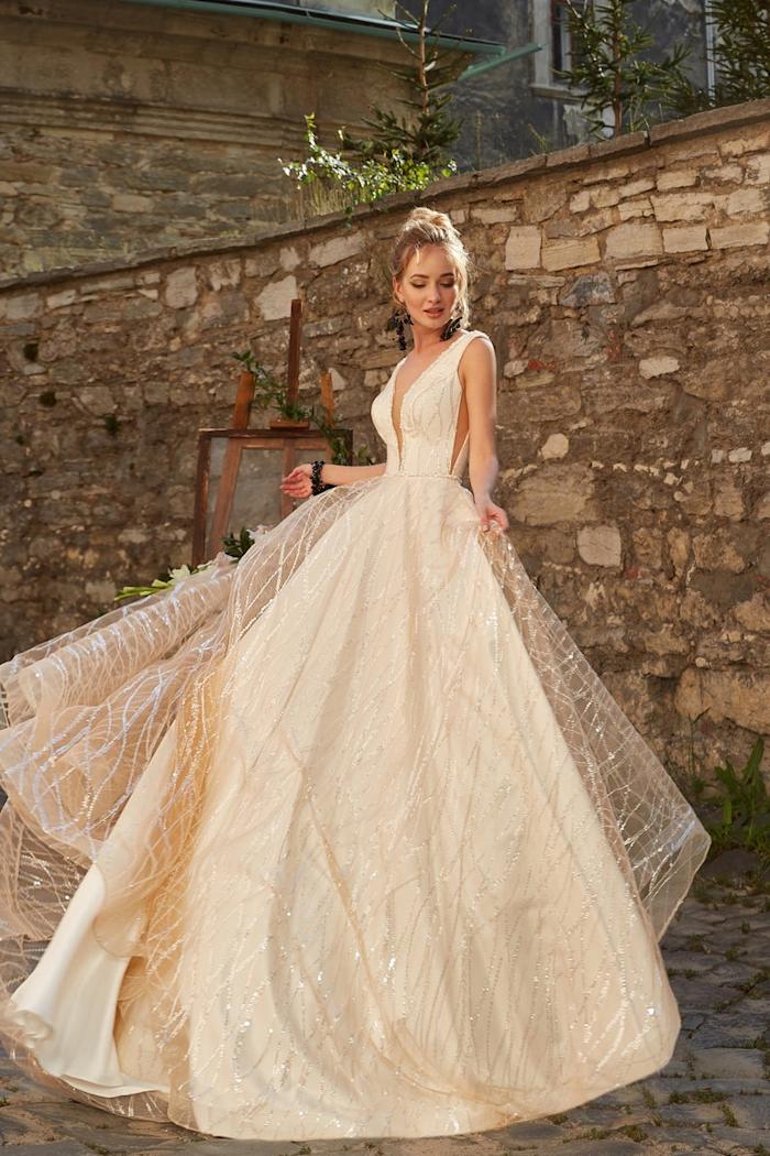 Brautkleider in Gold und Blush