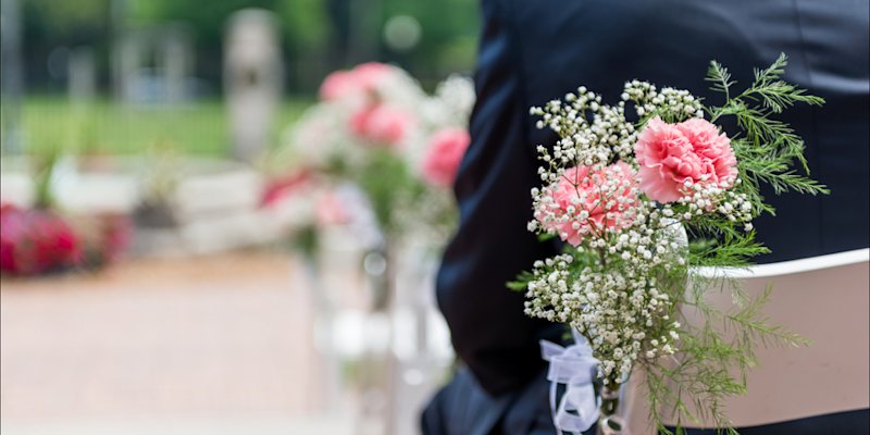 Holzstuhl Lucy In Weiss Stuhl Fur Freie Trauung Und Hochzeit Mieten