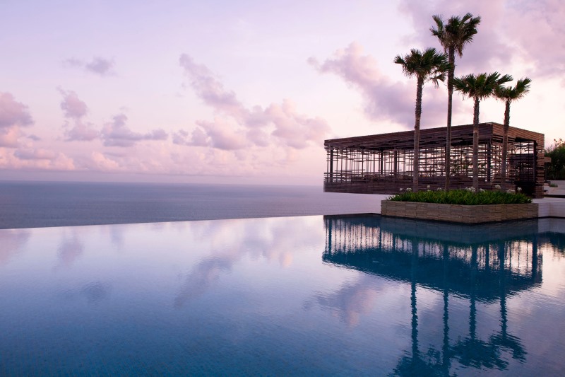 Eure Checkliste für gelungene Flitterwochen - Checkliste-Flitterwochen-Pool-Alila-Villas-Bali - Alila Villas Uluwatu
