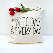 Heiratsantrag Zu Hause In 2020 Heiratsantrag Hochzeitsantrag