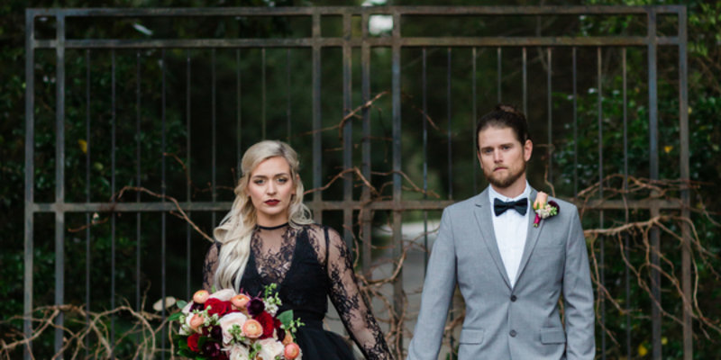 Real Wedding - Eine Vintage Gothic Hochzeit zum 10. Hochzeitstag - Sarah Bradshaw Photography31