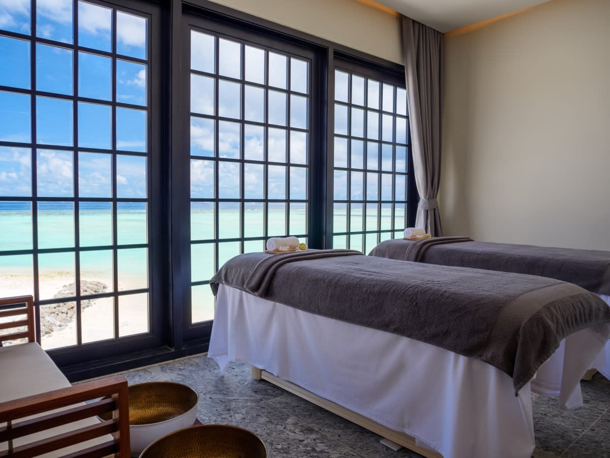 Luxus-Flitterwochen clever planen - Len-Be-Well Spa Treatment SAii Lagoon Maldives - PR
