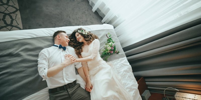 Eine Matratze als exklusives Hochzeitsgeschenk - shutterstock_659483935 - Hochzeitsgeschenk Matratze - bett1