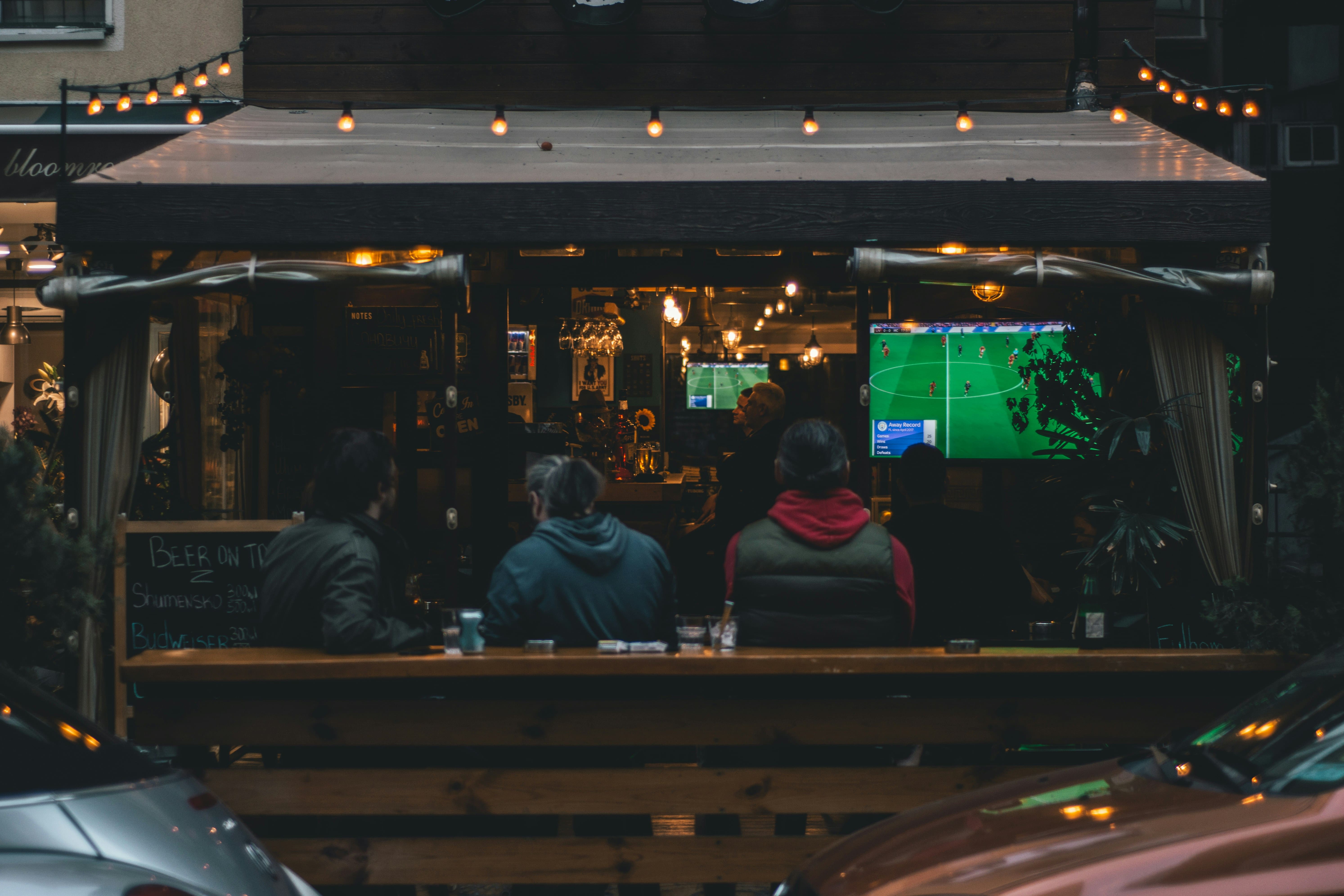 Top des bars qui diffusent le foot à Paris | MisterGoodBeer