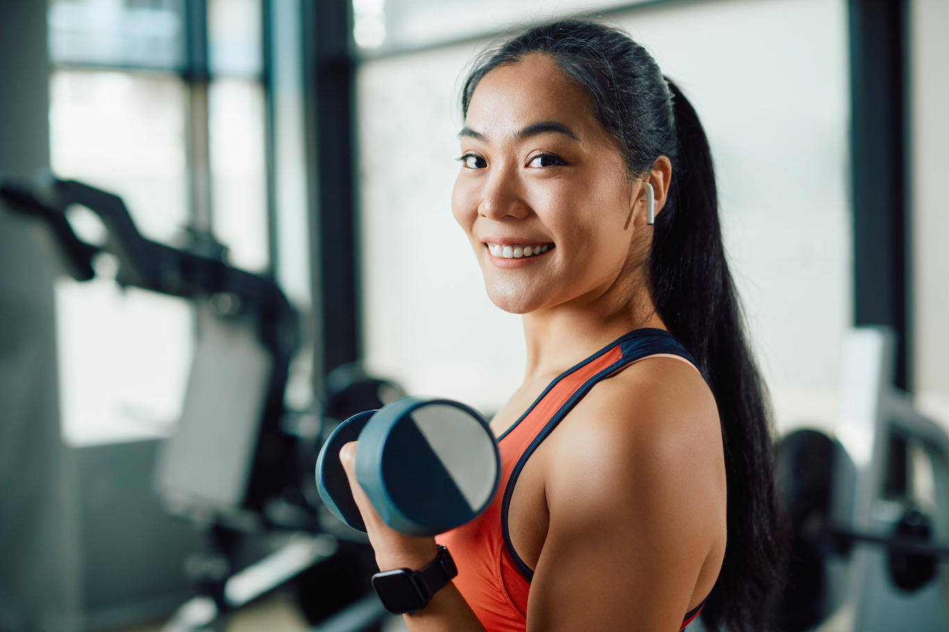 Woman in the gym lifting weights.