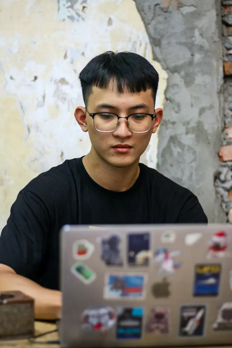 IT Maintenance - Guy with laptop