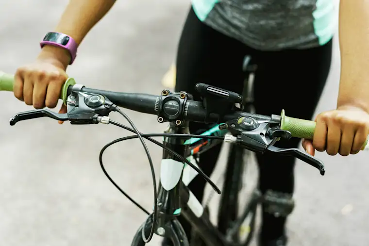 Beauty Wellbeing And Sport - Landscape - Cycling Coach - Still - Closeup person holding bike handlebar
