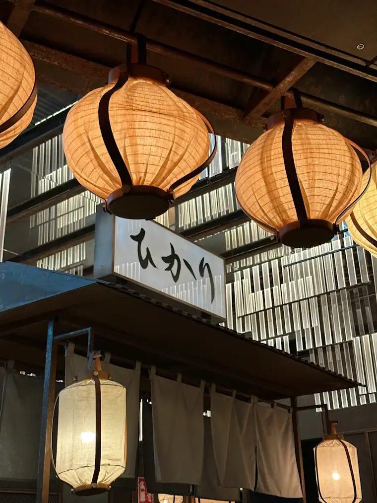 {Food and Restaurants}-{Portrait}-{Sushi Restaurant}-{fr}-{4}