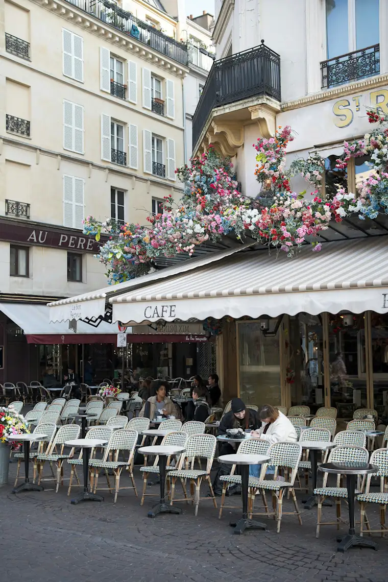 {Food and Restaurants}-{portrait}-{bar-café}-{fr}-{6}