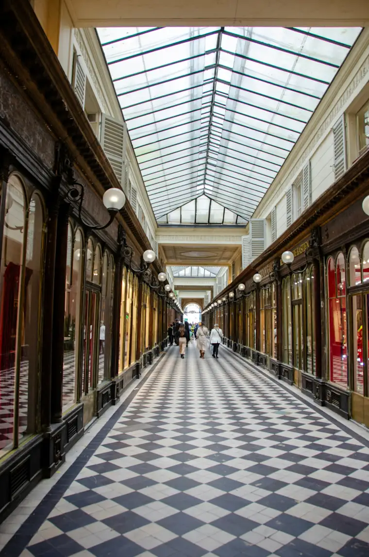 Tour Guide - Passage