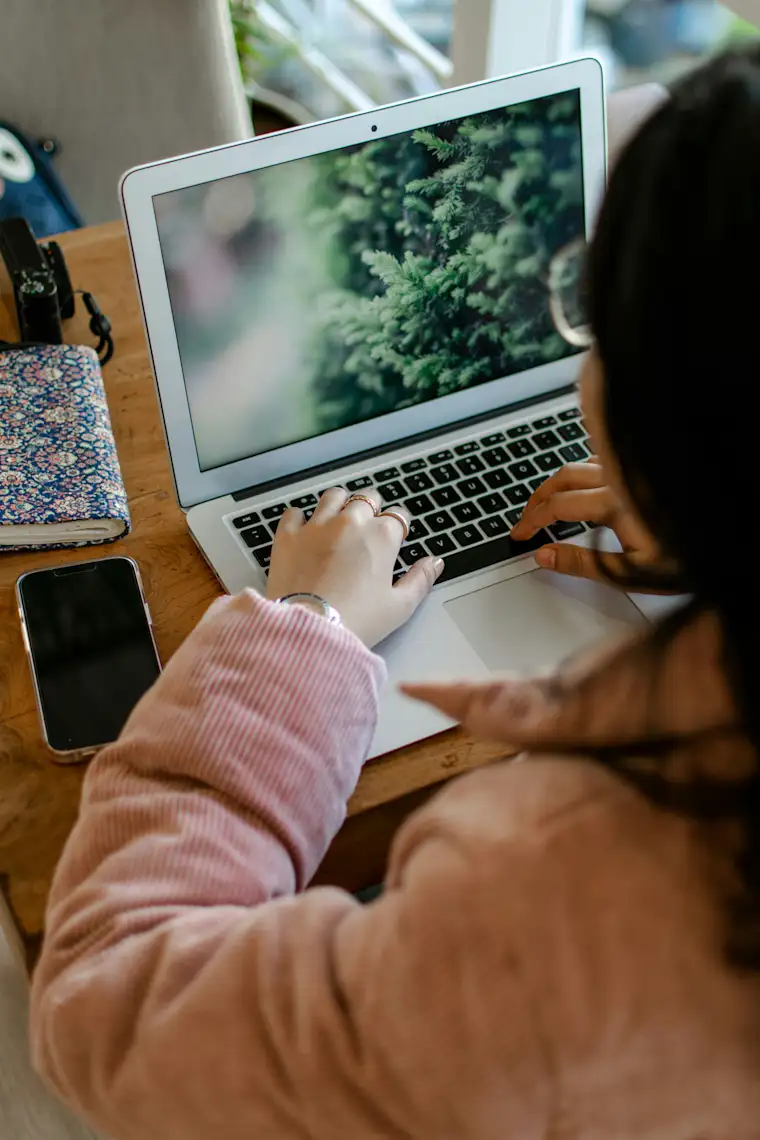 Community Manager laptop